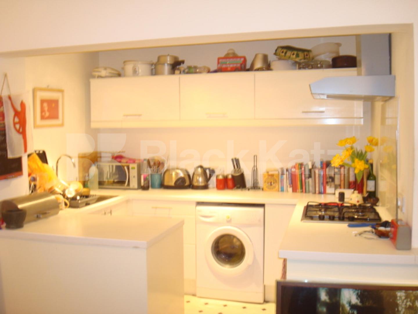 			NEW REFURB!!!, 2 Bedroom, 1 bath, 1 reception Flat			 Tollington Park, FINSBURY PARK